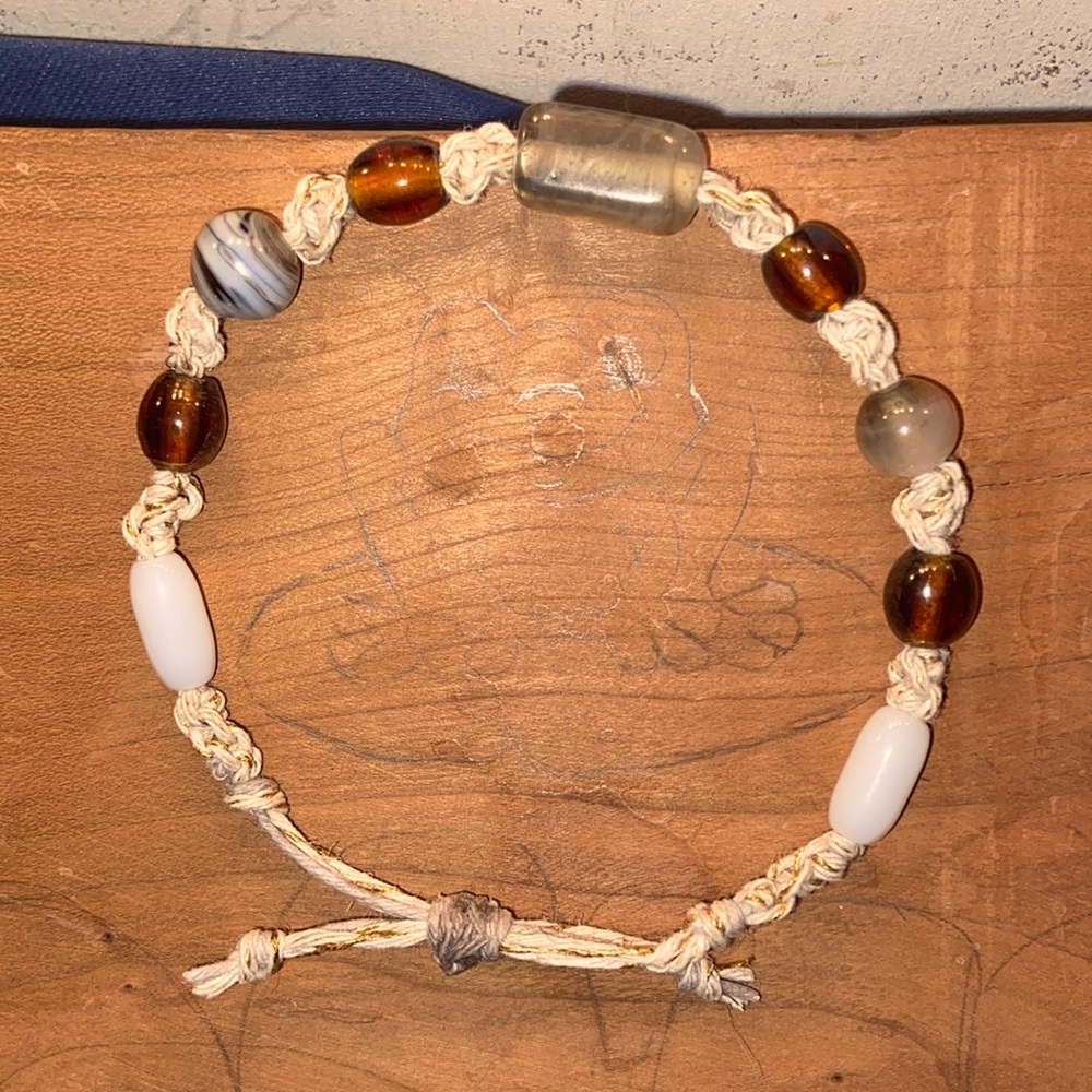 Hemp braided bracelet with glass beads